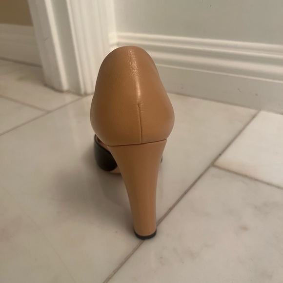 Chanel Women's Black and Tan Courts size 7 - Picture 4 of 5